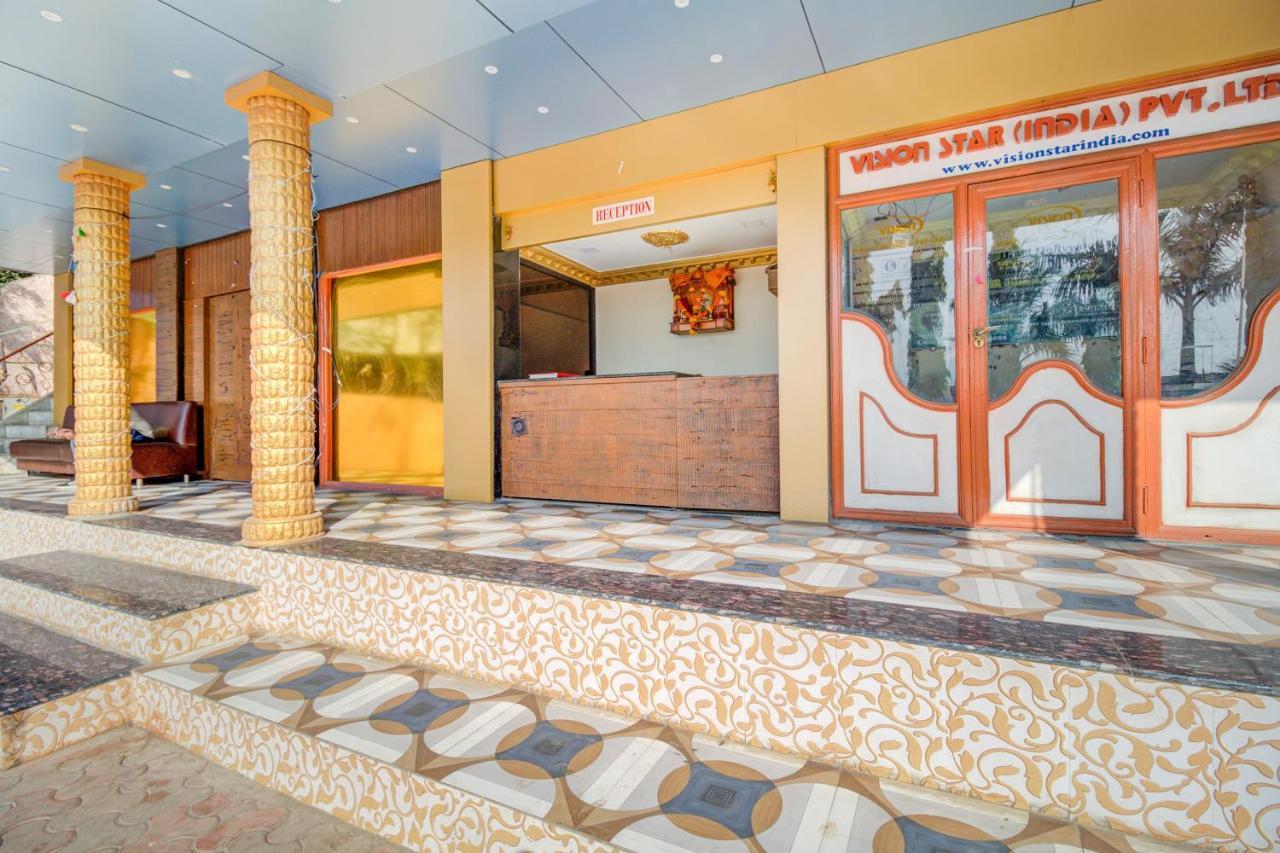 Oyo 67979 Hotel Hollywood Park Sasupāda Exterior foto